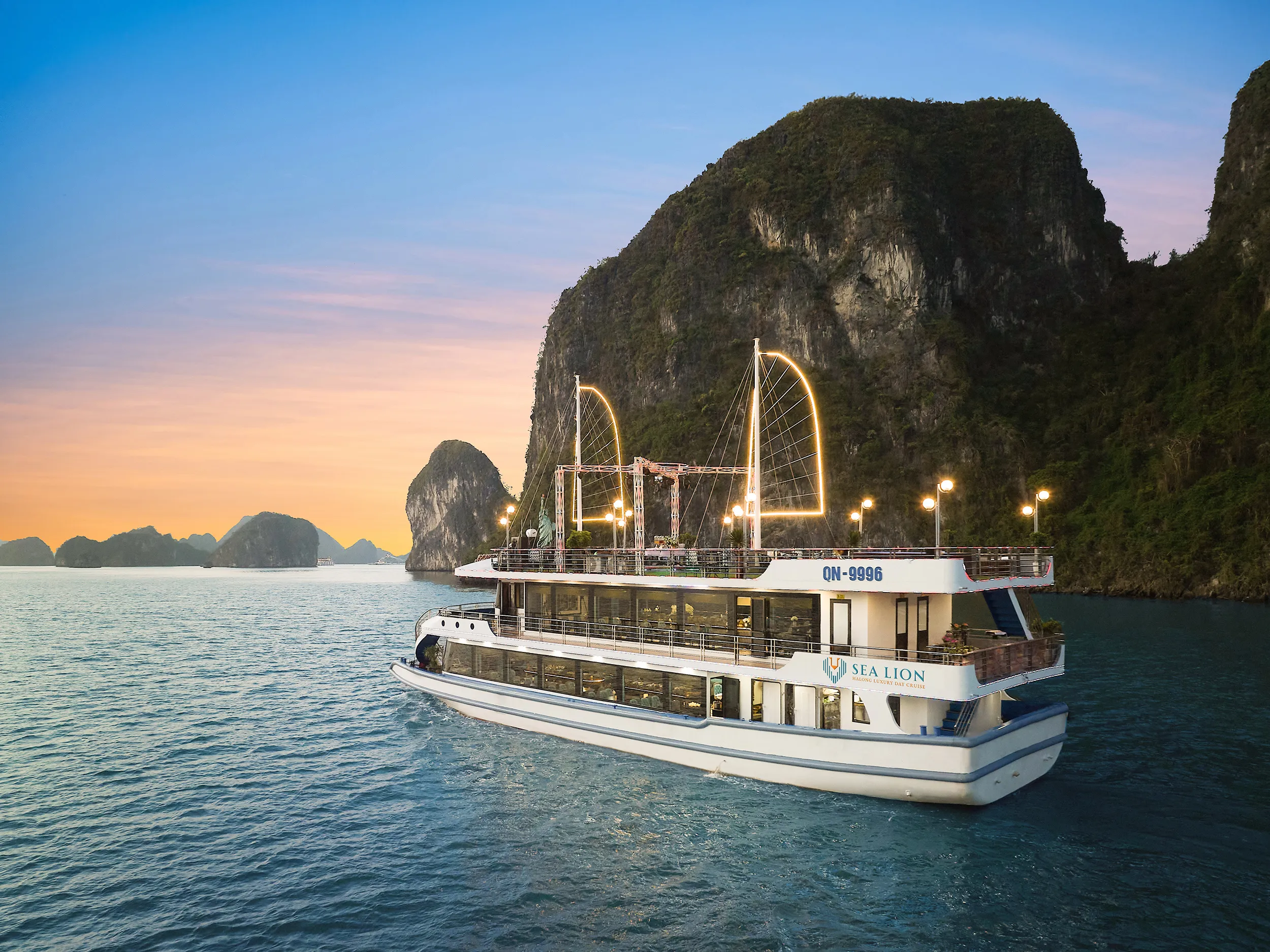 Day Tour | Sea Lion 5-Star VIP Halong Bay Cruise